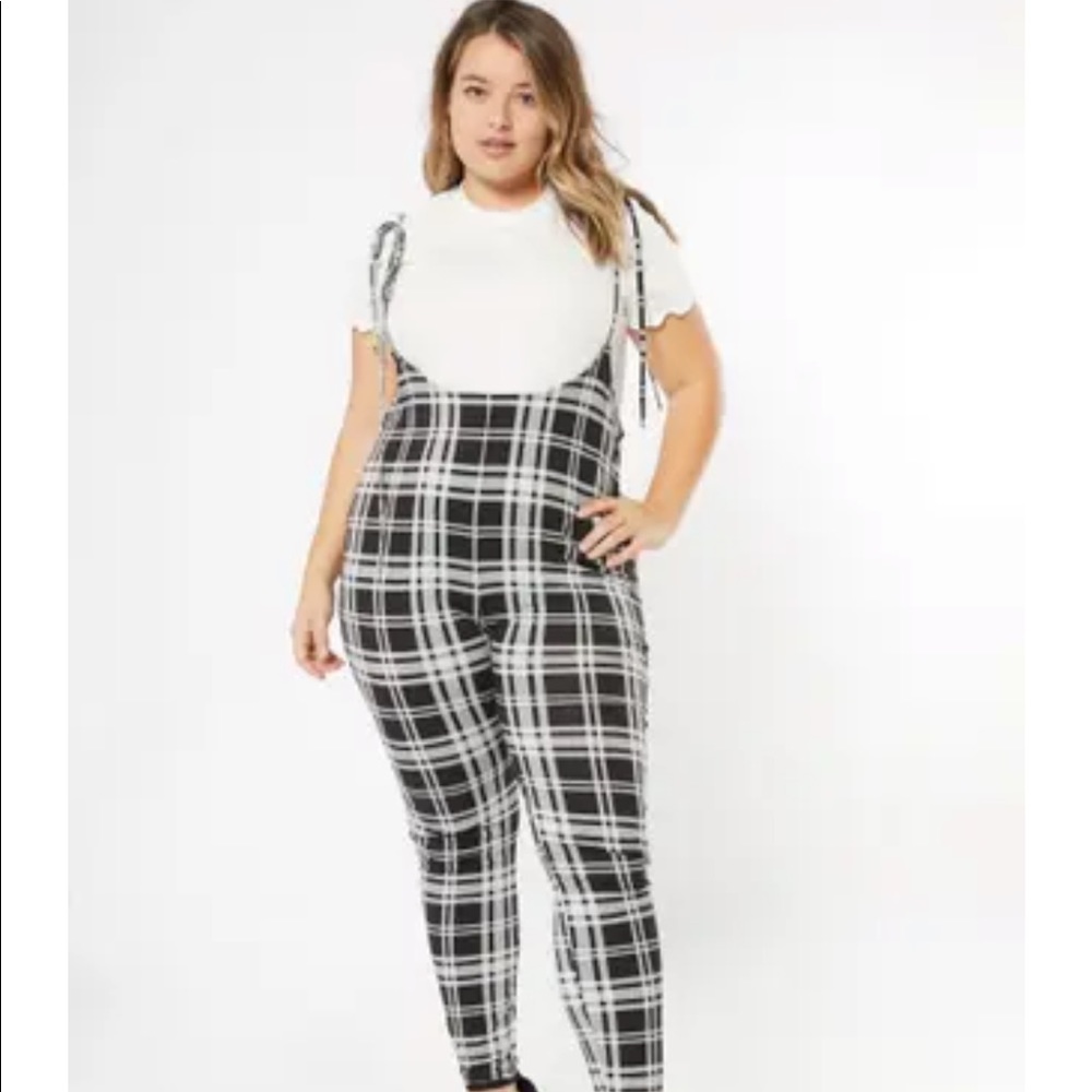 Plaid jumpsuit rue 21🌸